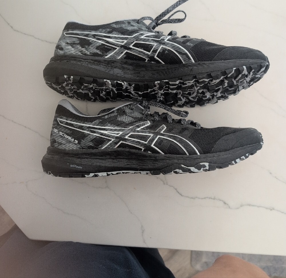 ASICS Men’s Black and Gray Athletic Running Shoes - Picture 2 of 8